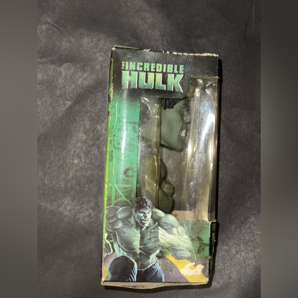 Funko Wacky Wobbler Incredible Hulk Bobblehead Marvel 2008 Box Damage - Picture 2 of 5